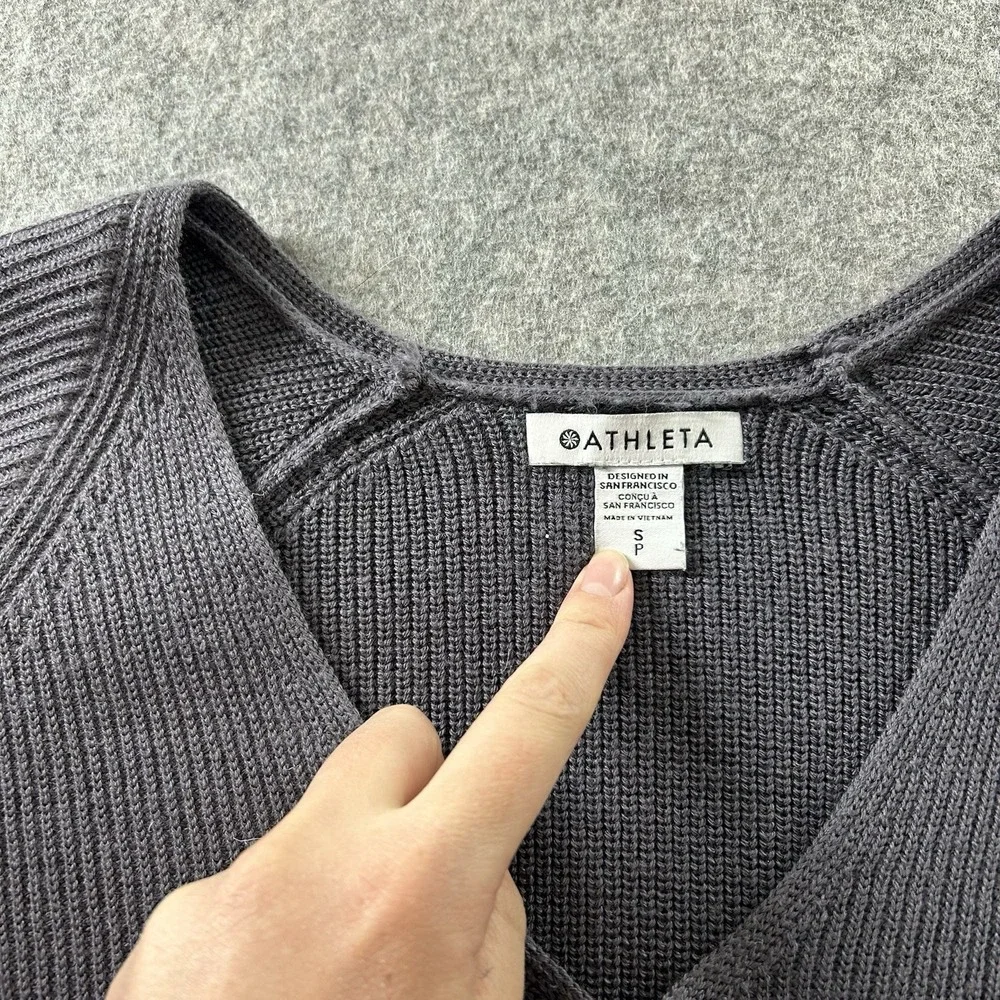 ATHLETA Sweater Small Hanover Merino Wool Blend V-Neck Knit Purple Winter